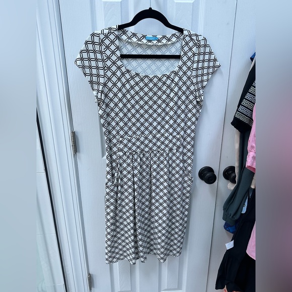 Very cute J McLaughlin dress with pockets!  Size small. - Picture 1 of 2